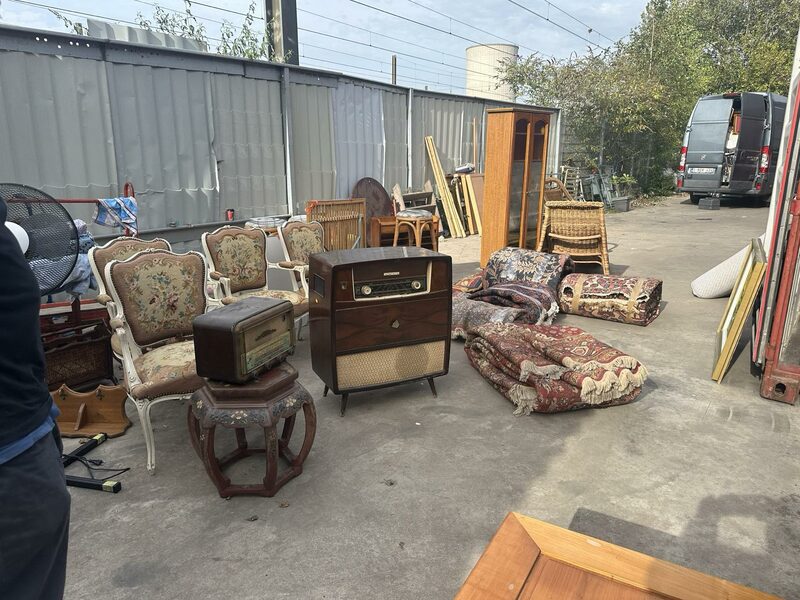 Équipe de vide maison Liège en intervention de débarras